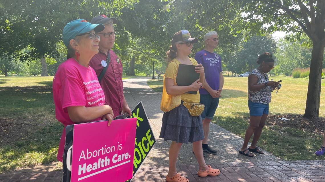 Vigil for anniversary of Roe v. Wade's overturn in Davenport - Vimarsana News