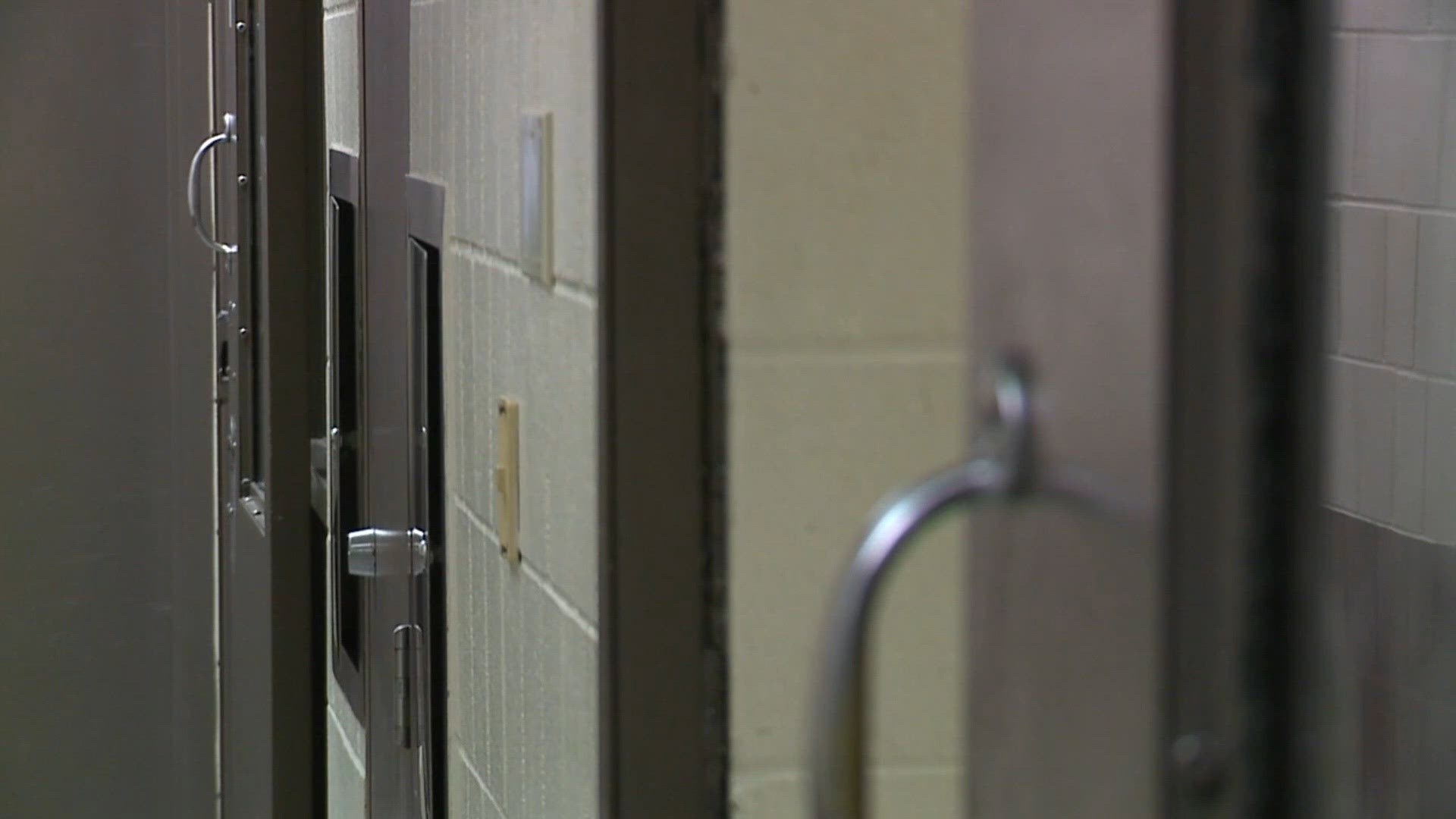 Moline man dies while in custody at Rock Island County Jail | wqad.com