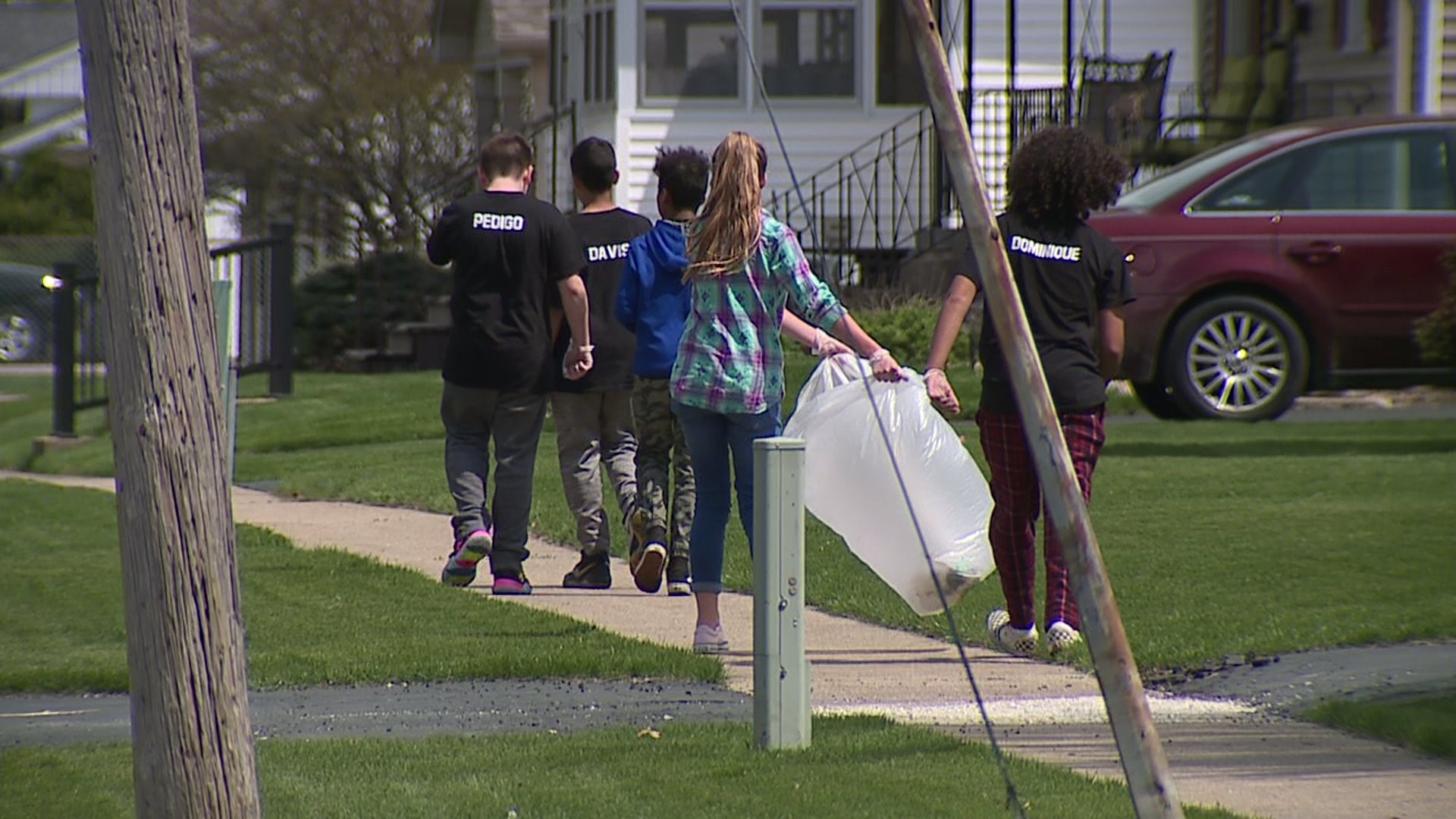 Lombard Junior High picks up trash for earth day