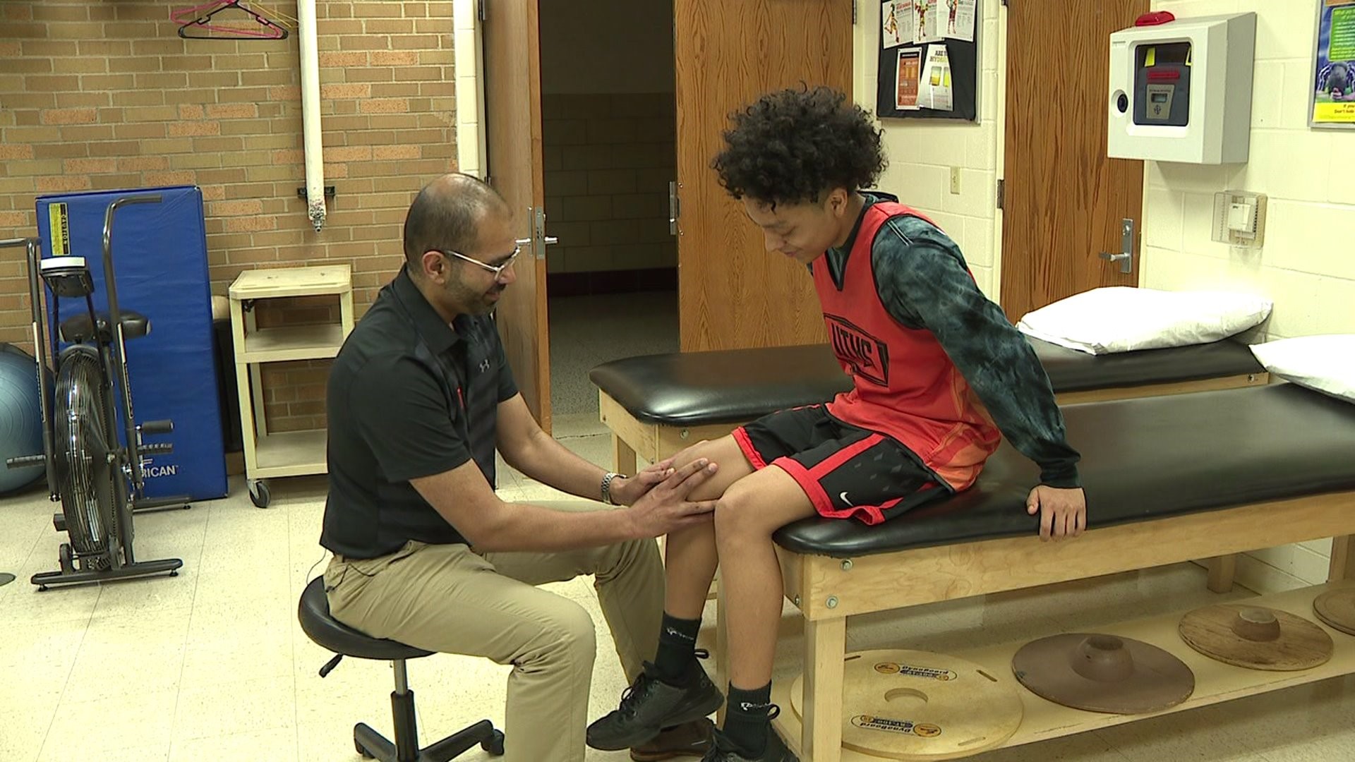 Knee surgery gets U.T. basketball player back in the game