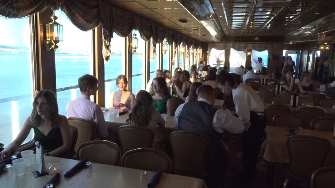 Augustana college students host senior prom - Vimarsana News