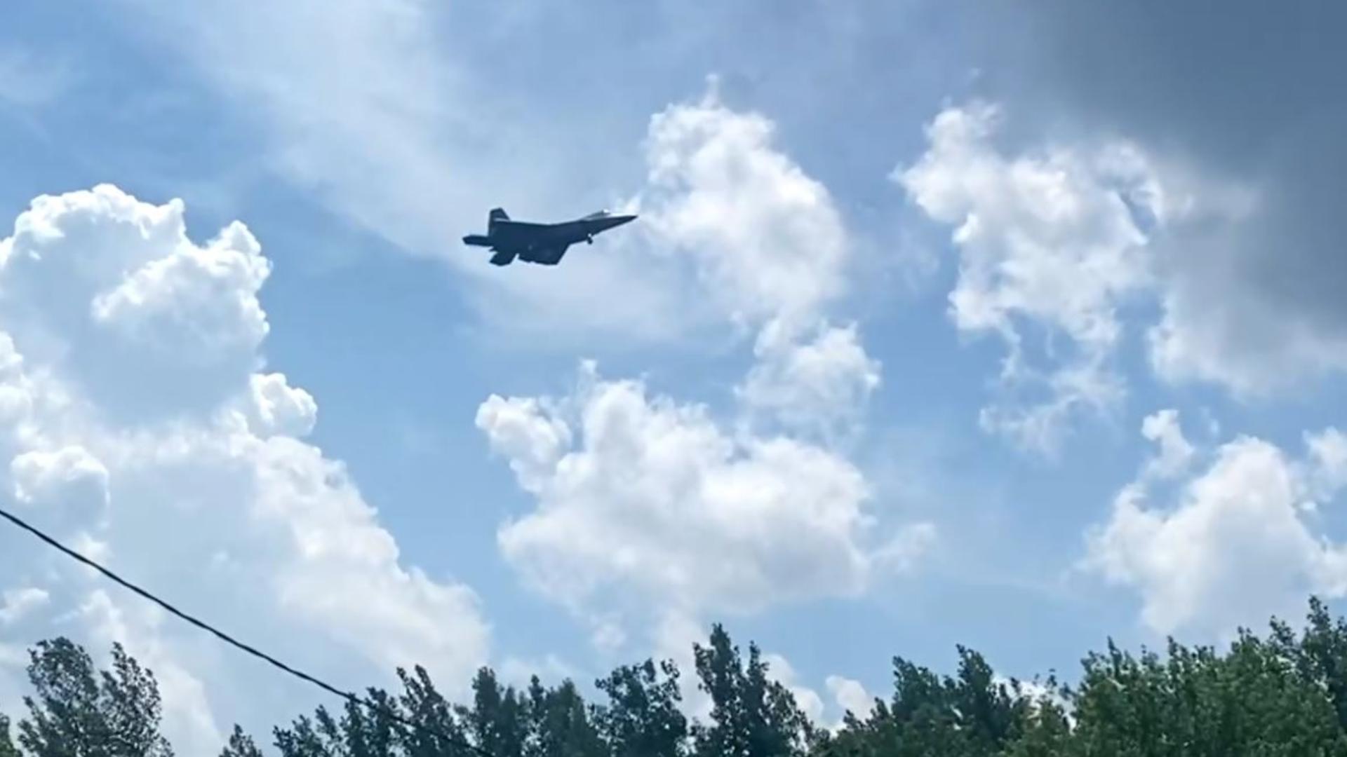 SUBMITTED F22 Raptor flying in for Quad City Air Show