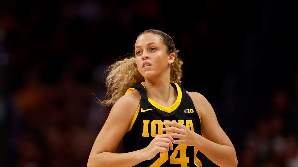 Hawkeyes star Gabbie Marshall meet and greet at Riverside Casino | wqad.com