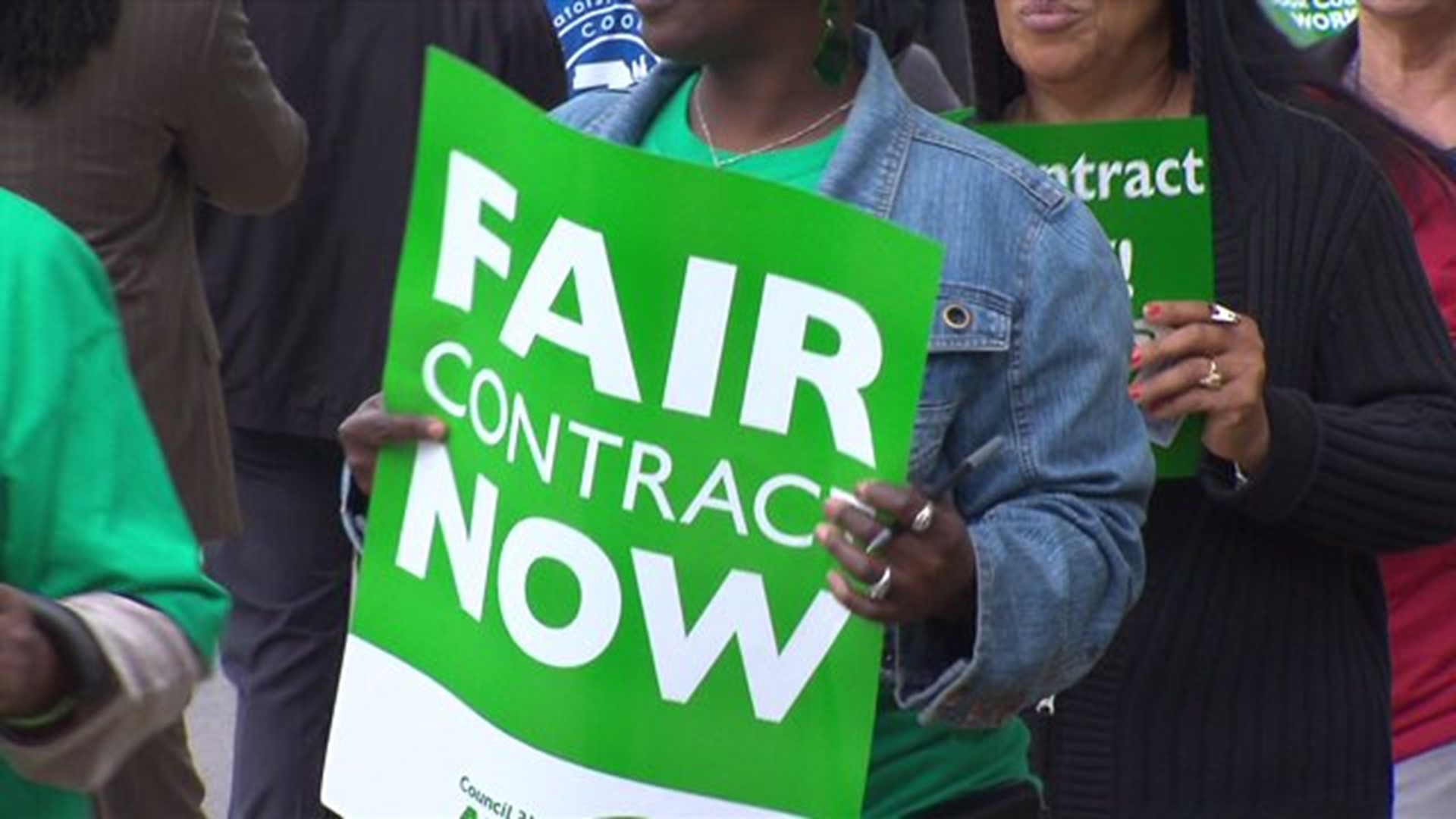 Illinois AFSCME members vote to authorize a strike