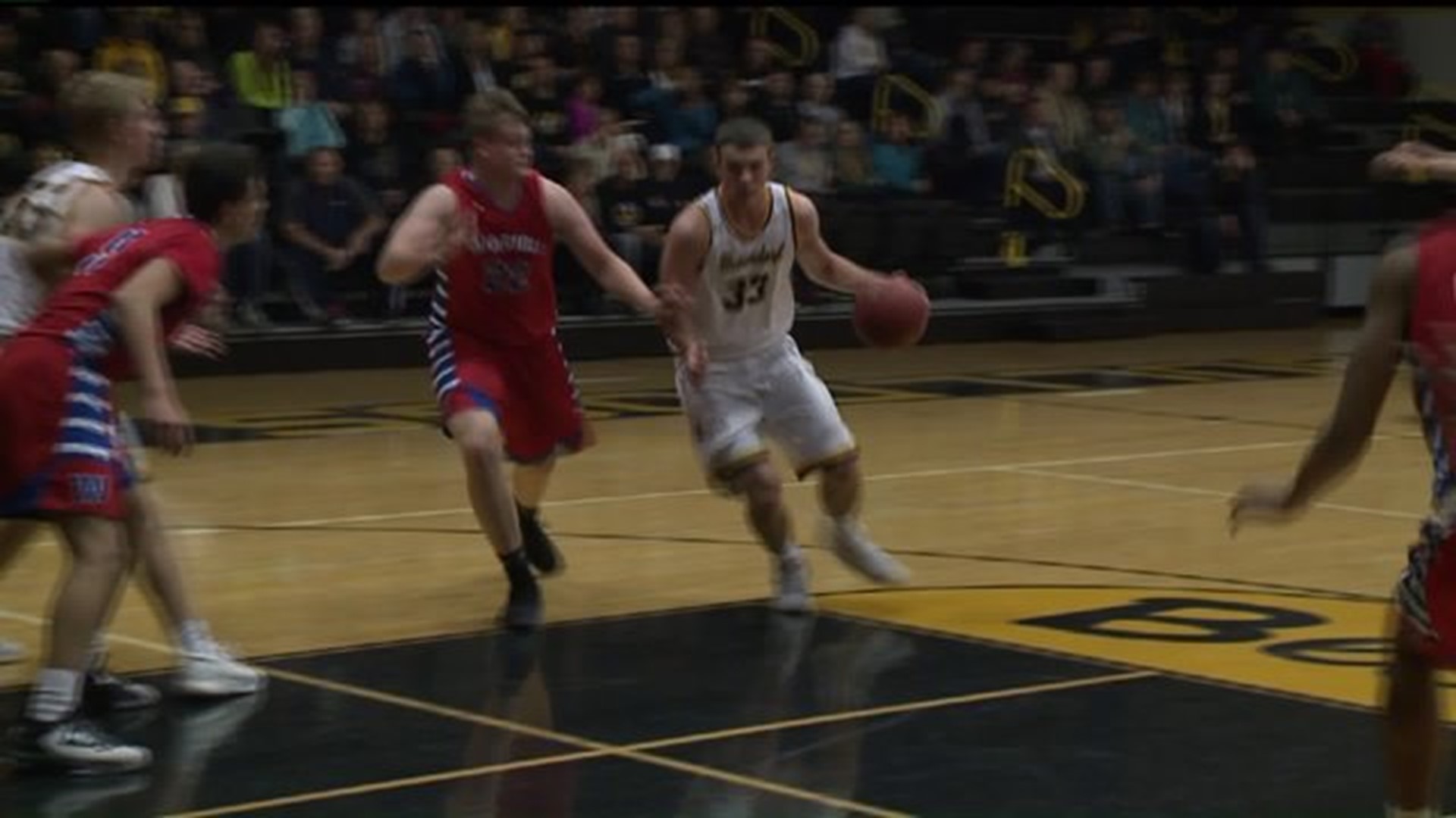 Bettendorf BB opens with win