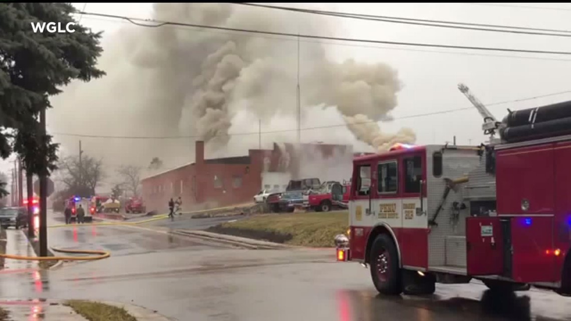 Peru, IL auto repair shop destroyed in fire