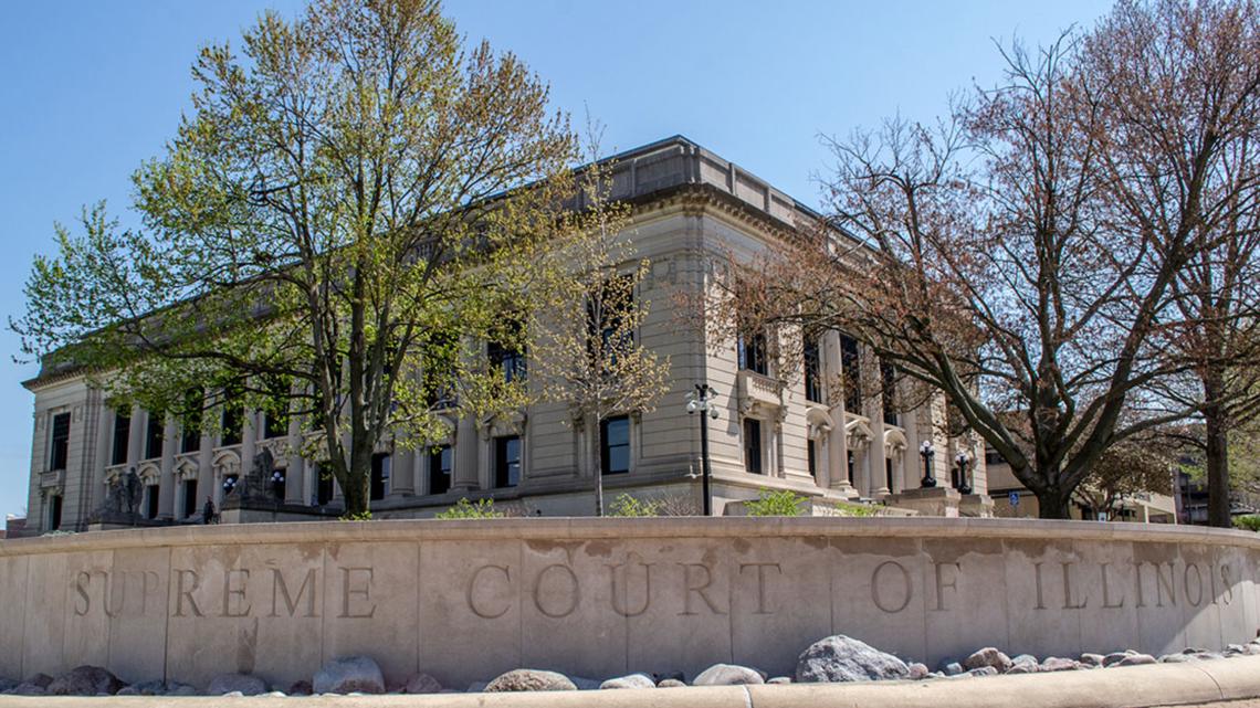 Illinois companies could be on the hook for work-related activities before and after shifts start, court rules