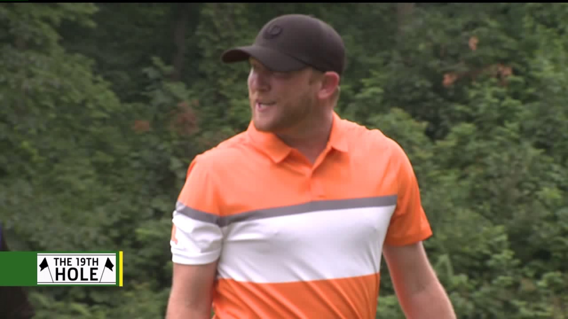 Cole Swindell tries his hand at golf for the John Deere Classic