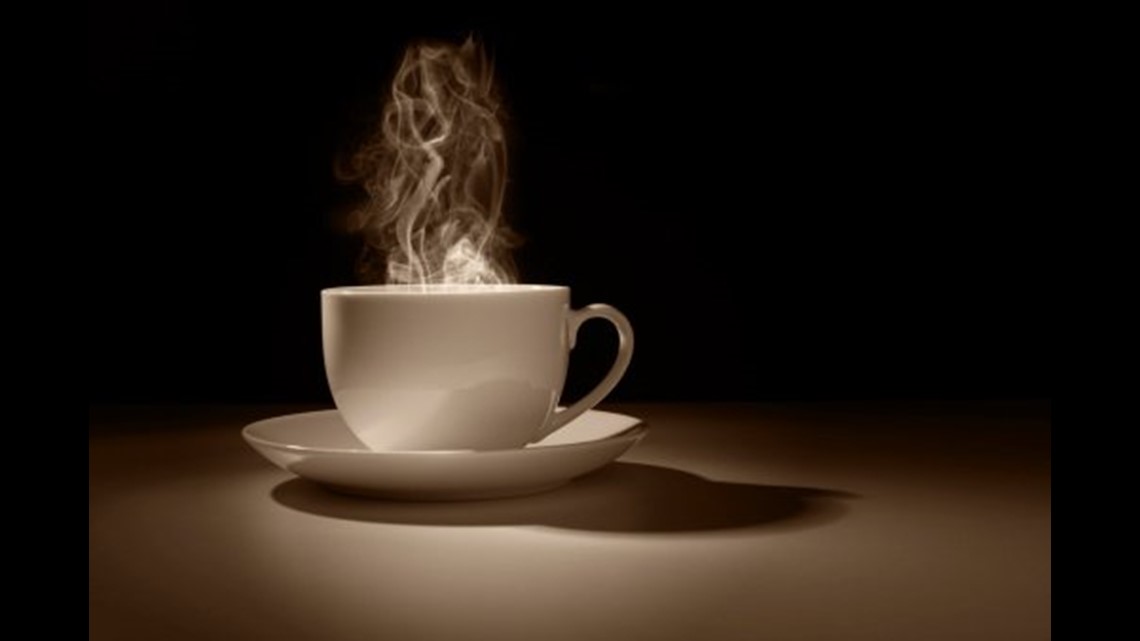 Drinking hot tea linked to esophageal cancer for smokers and drinkers