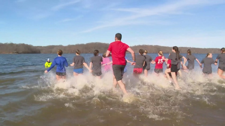 Polar Plunge sees 20 Indiana high schools help support Special Olympics | Inspiring Indiana