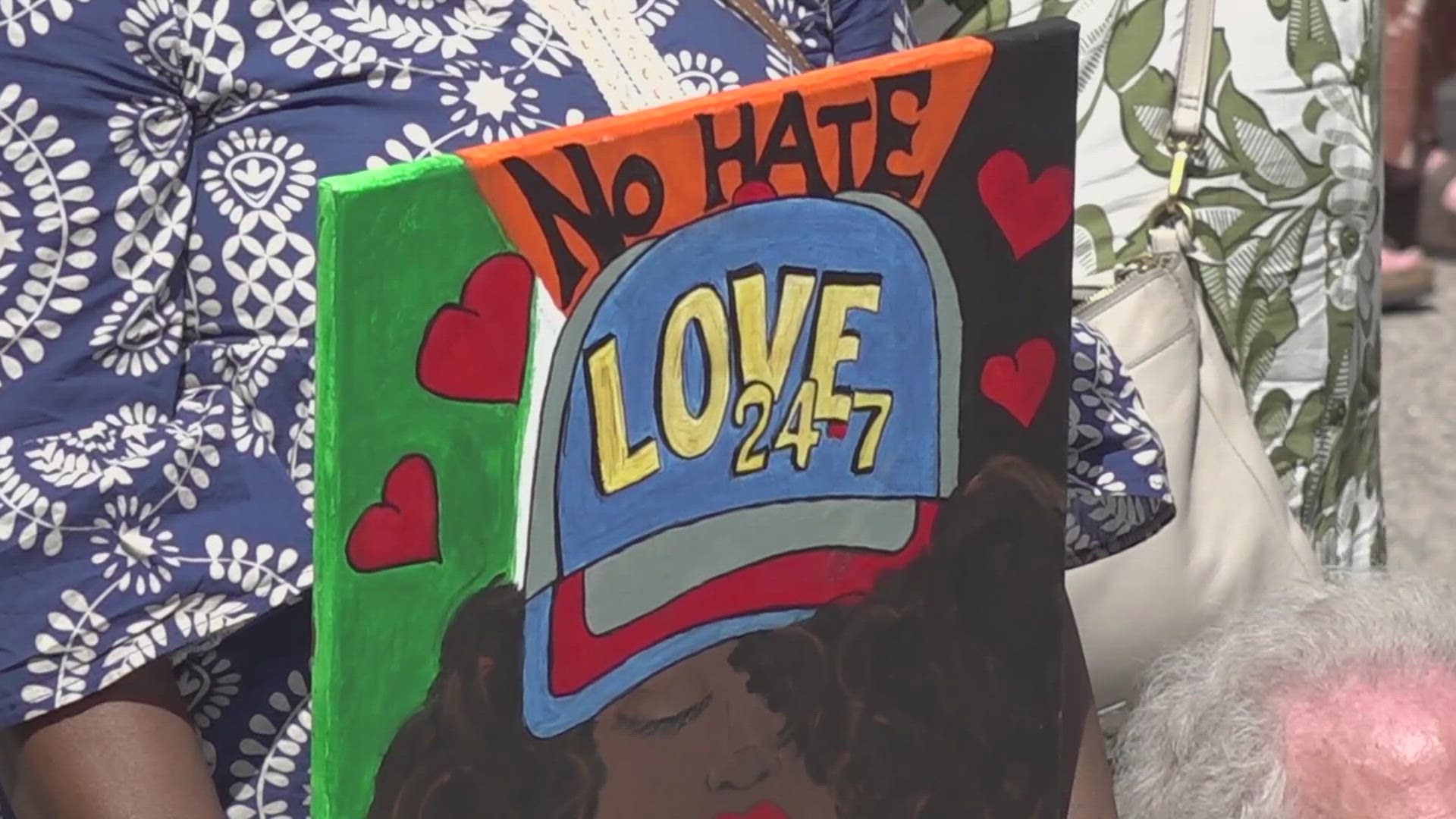 Anti-hate rally held on Monument Circle in downtown Indianapolis | wthr.com