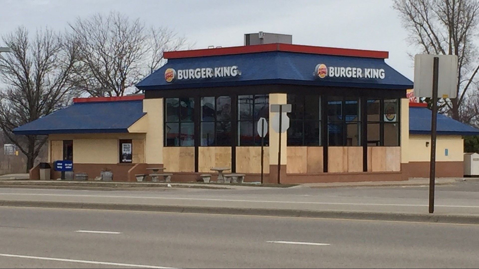 Minnesota Burger King workers smash windows after prank call