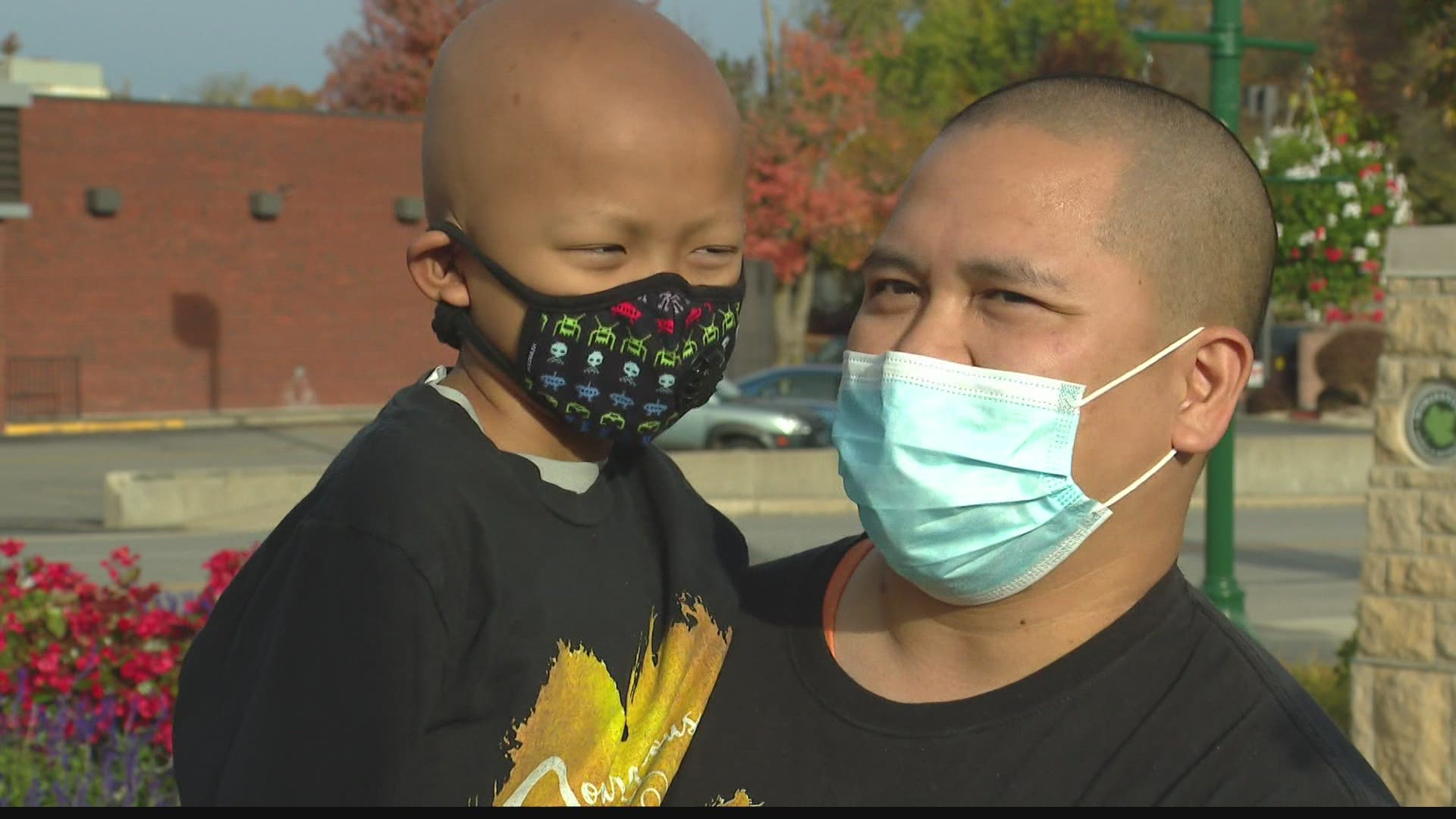 A Riley patient had a surprise for a man running across the country to raise money for childhood cancer.