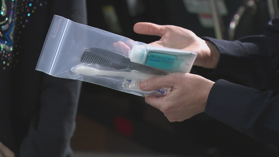 North Carolina cheerleader helps distribute toiletries to Indianapolis homeless community | Inspiring Indiana