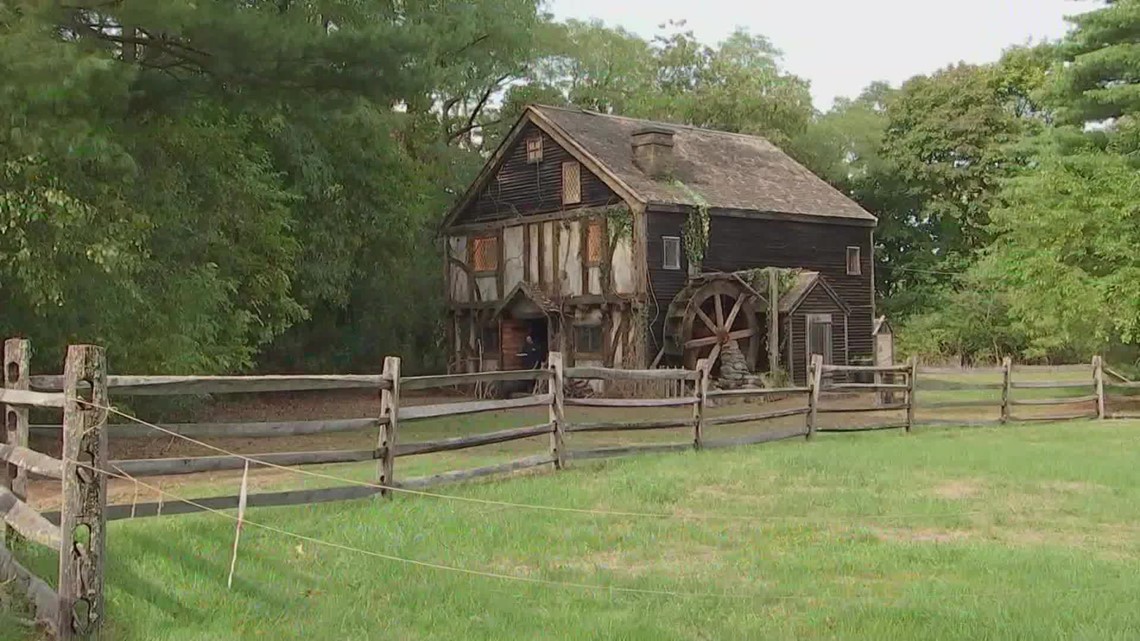 Book Airbnb stay at Hocus Pocus house | wthr.com