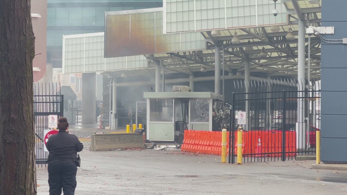 2 people in vehicle that exploded at NY/Canada border crossing declared ...