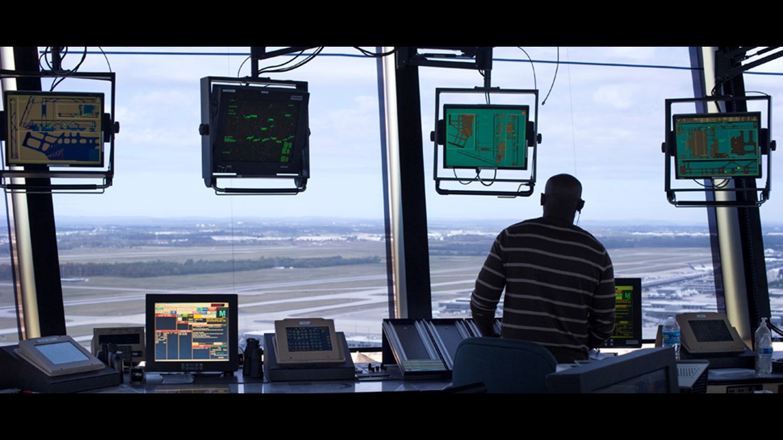 Canada air traffic controllers buy pizza for US colleagues | wthr.com