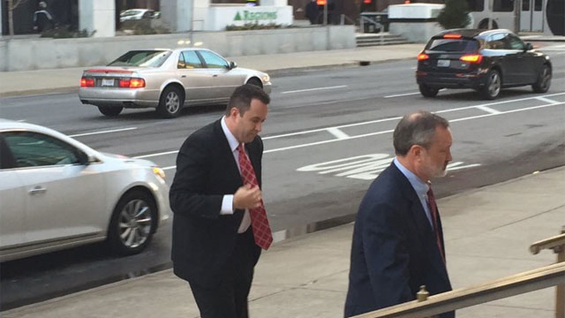 Jared Fogle sentenced to 15 years; arrives at Kentucky jail | wthr.com