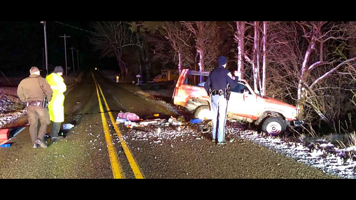 Driver dies in singlevehicle crash on SR 42 near Cloverdale