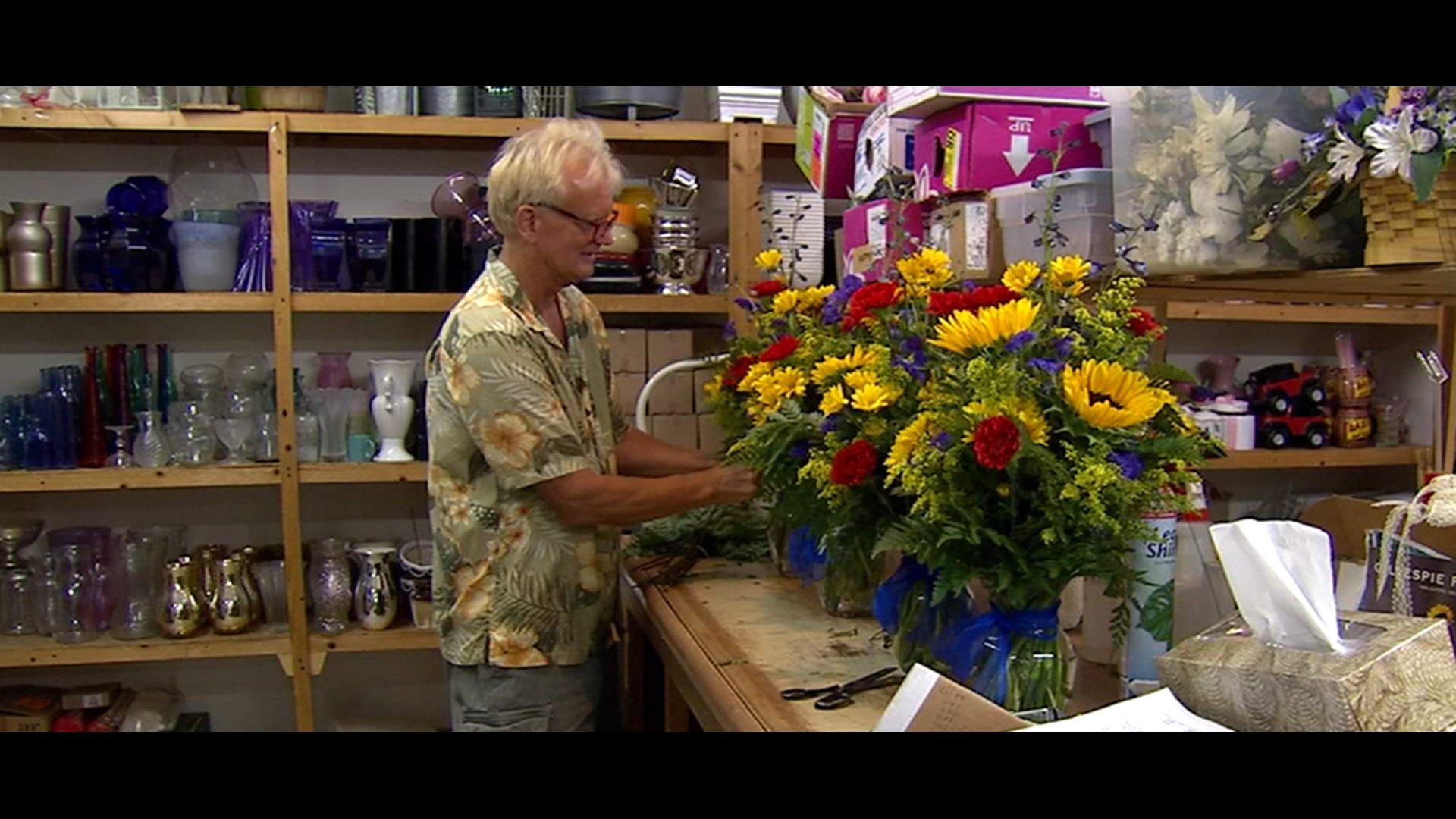 Indianapolis florist sends flowers to thank local police