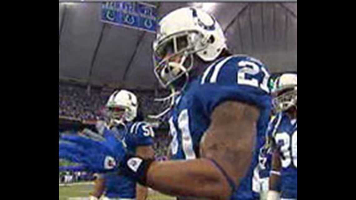 Colts safety Bob Sanders wins NFL Defensive Player award