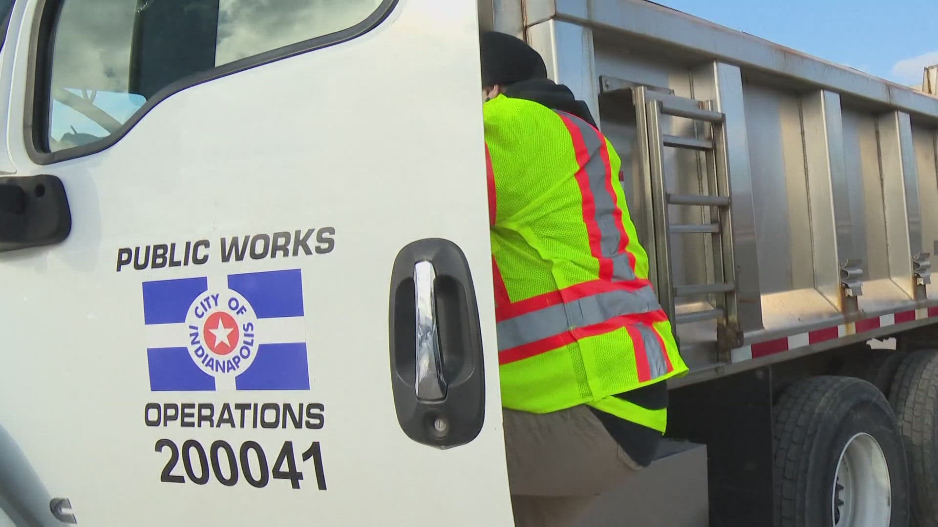 13News reporter Angelica Robinson talks with the Indianapolis DPW ahead of Thursday night/Friday morning's winter storm.