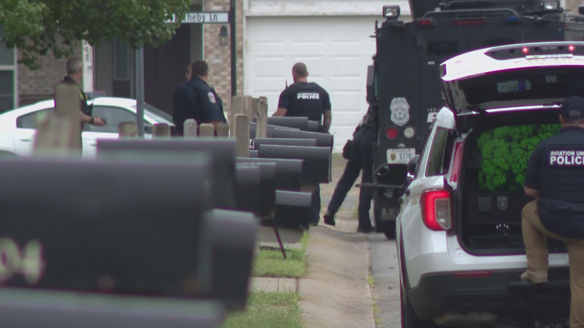 Man In Custody After Hourslong Swat Standoff 0103