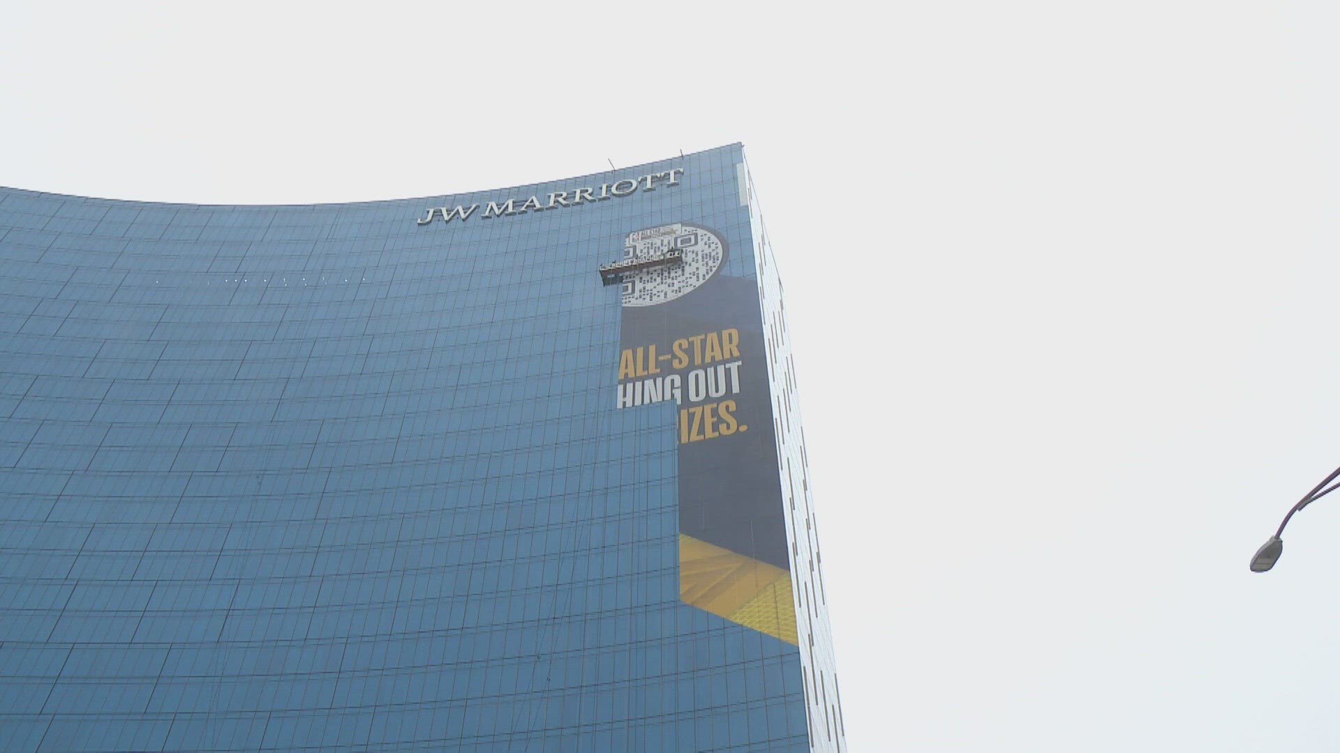 13News reporter Lauren Kostiuk breaks down what scanning the QR code on the JW Marriott will do for NBA fans during the NBA All-Star Weekend in Indianapolis.