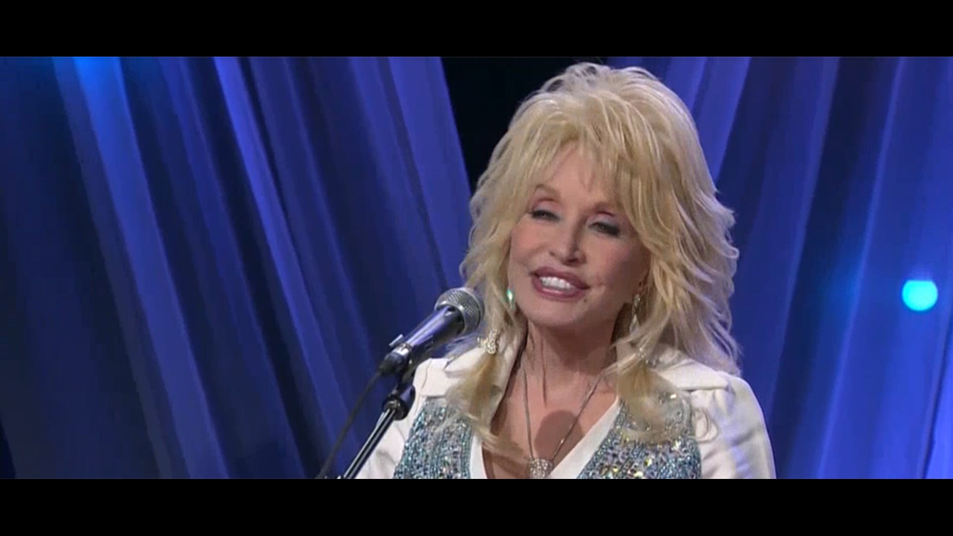 Dolly Parton to appear in Hallmark Christmas movie this December