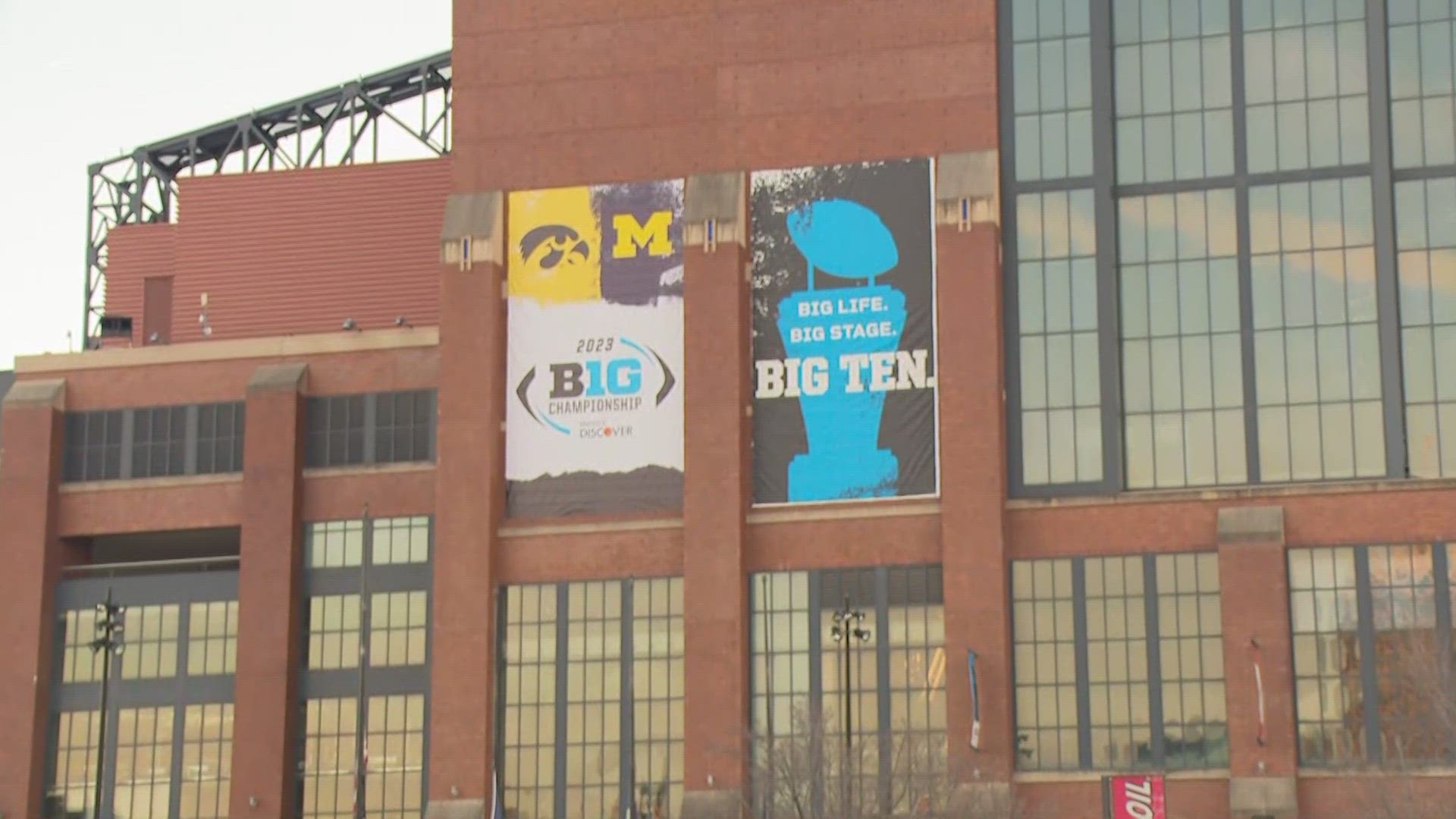 The game is expected to bring 100,000 fans to downtown Indianapolis.