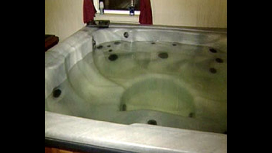 Man arrested in wifes 2003 hot tub death