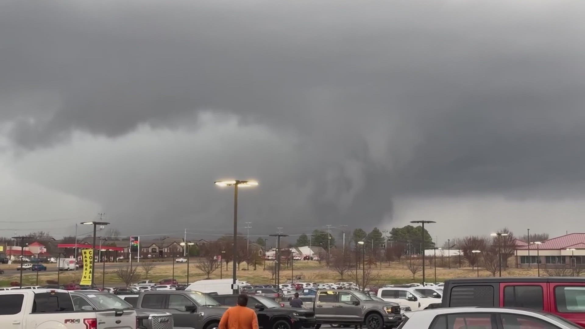 6 dead after severe storms tear through central Tennessee