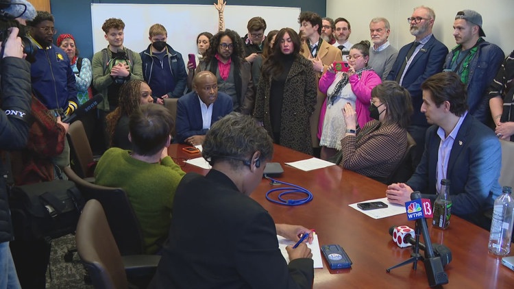 Supporters flood committee meeting after City-County councilor’s caucus expulsion