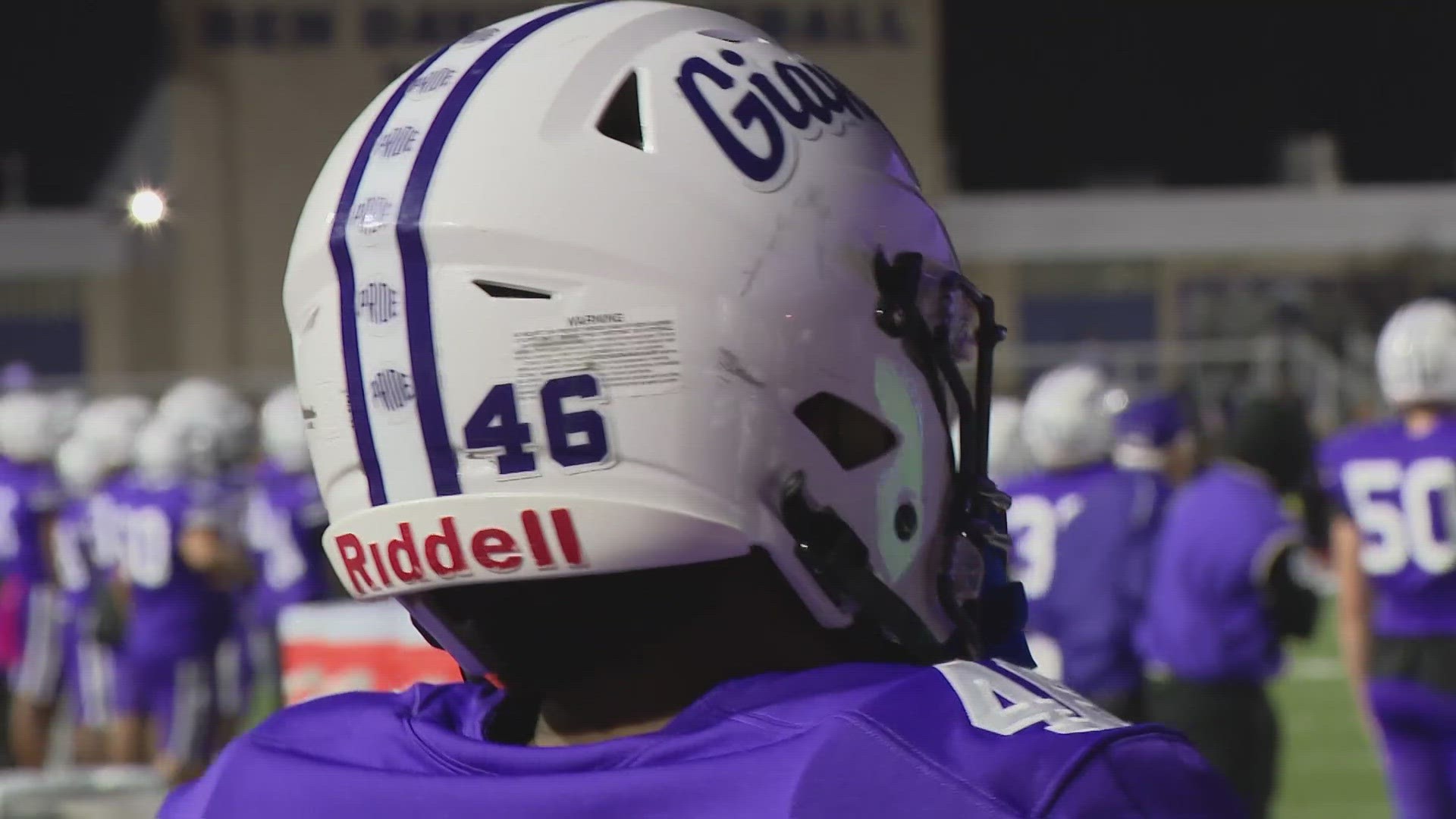 Previewing the IHSAA football Class 6A championship game between Ben Davis and Crown Point.
