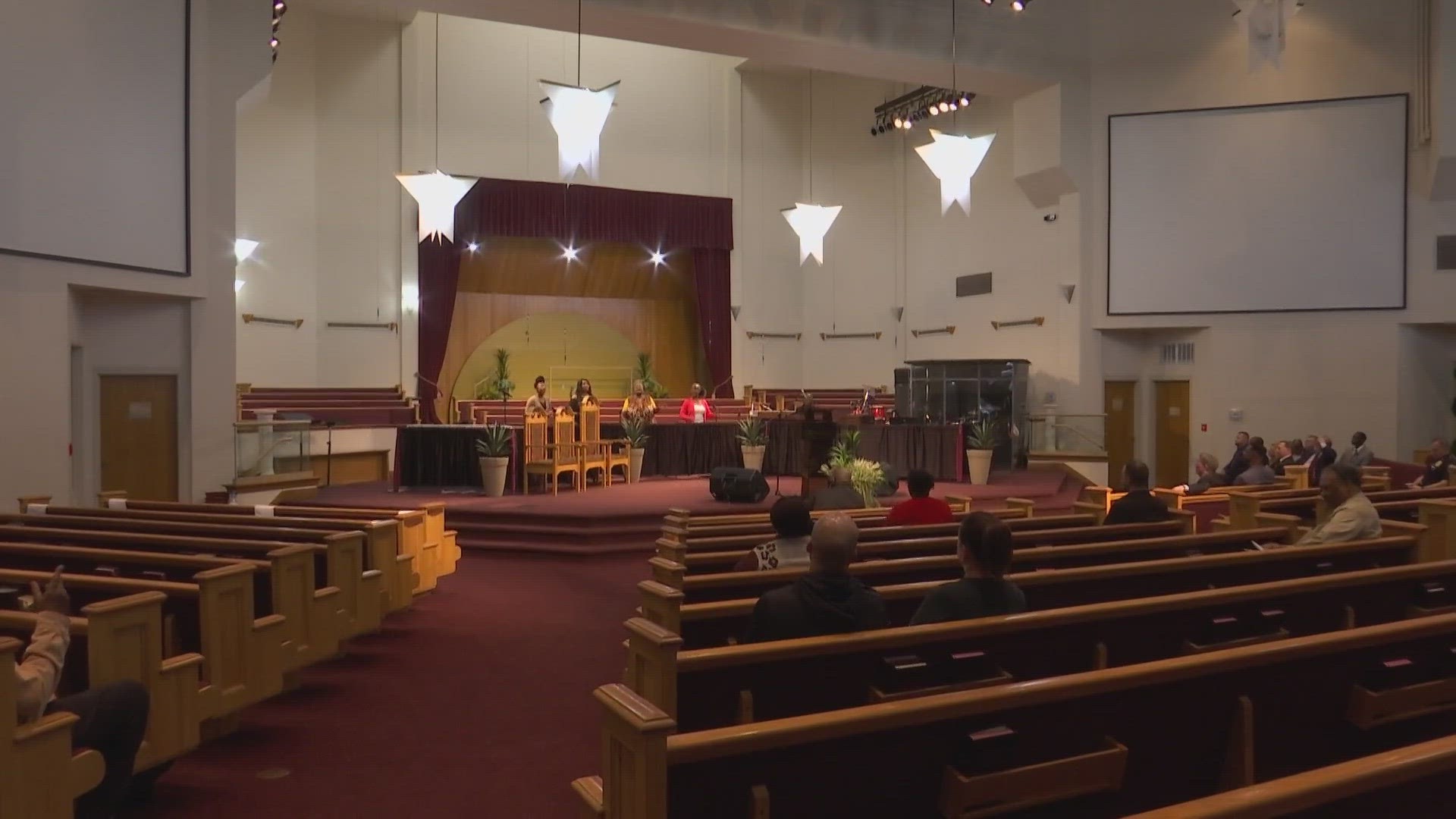 IMPD Chaplain’s Office holds prayer vigil for families | wthr.com