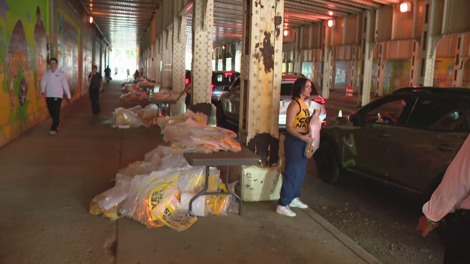 13News reporter Logan Gay reports from downtown Indianapolis where Pacers fans are lining up to get free swag ahead of the NBA Finals on Thursday.