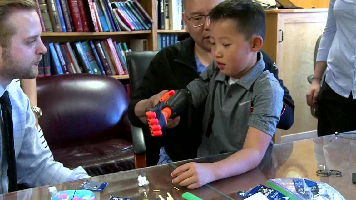 Doctors create prosthetic hand from 3D printer | wthr.com