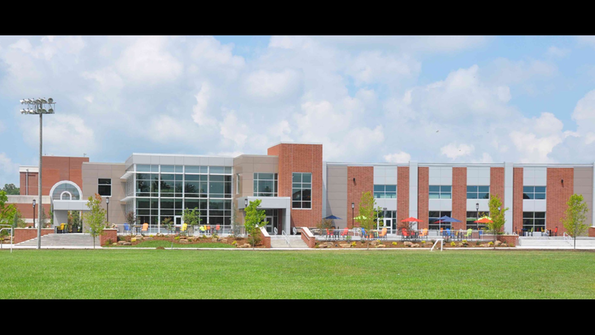 Vincennes University opens new 4M student center complex