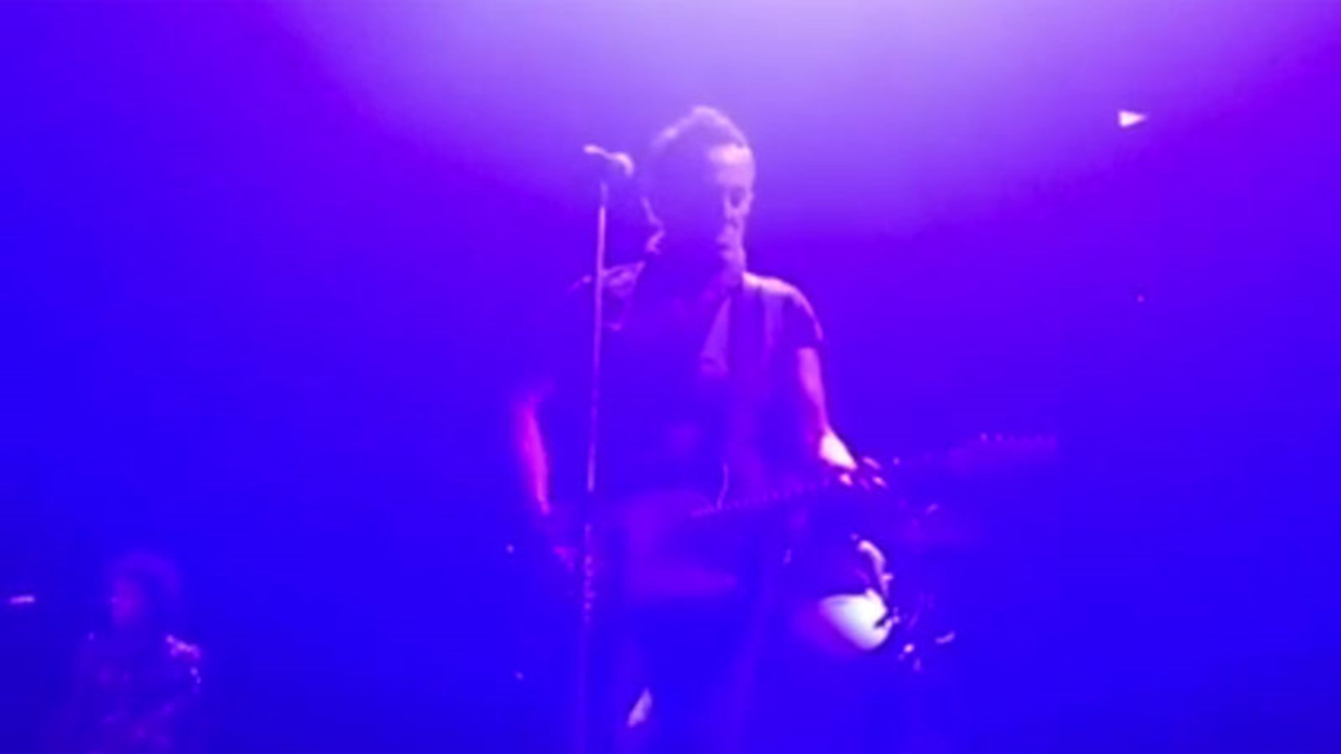 Springsteen opens Brooklyn concert with 'Purple Rain'