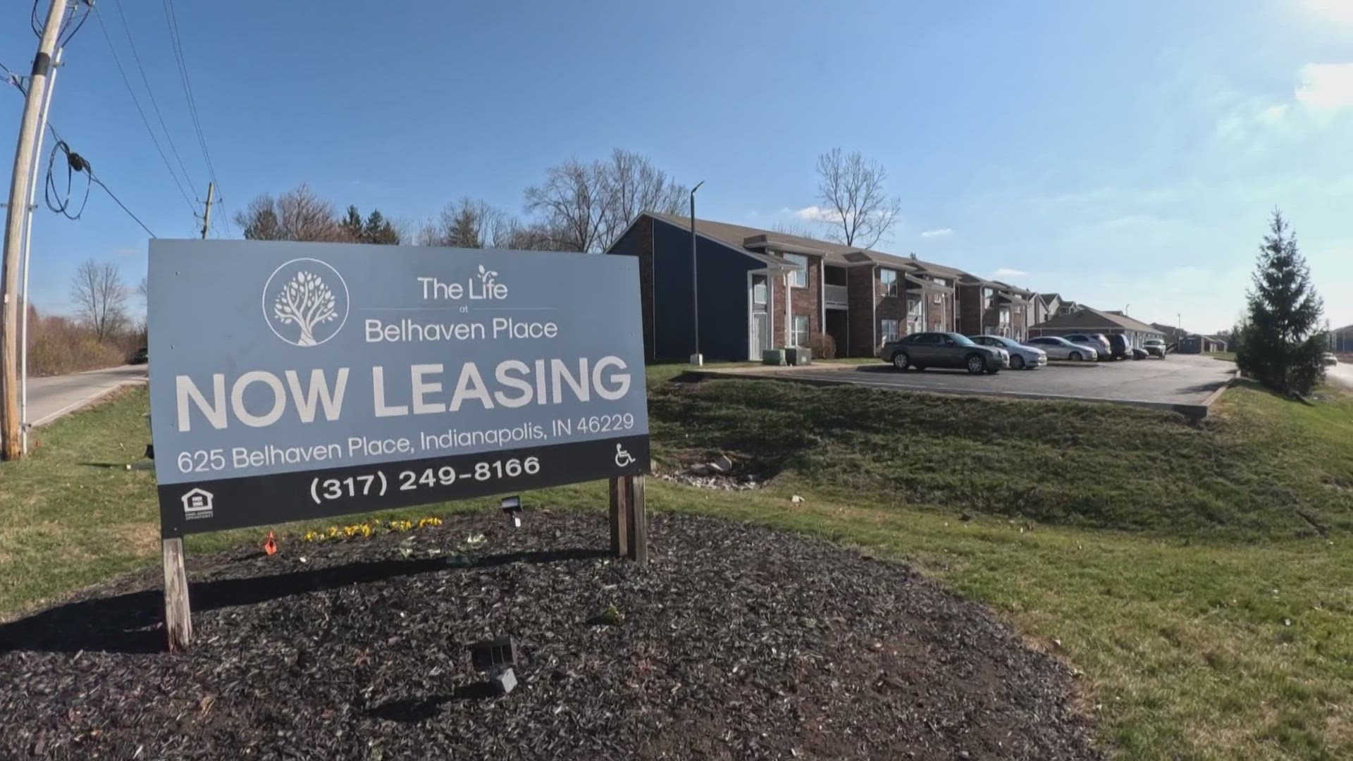 13News reporter Karen Campbell talks with Jennifer Hill, who says living in her current apartment complex has caused her nothing but problems.