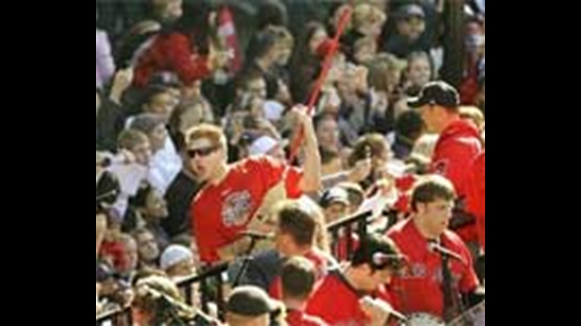 Papelbon wears kilt, dances jig in Red Sox victory parade