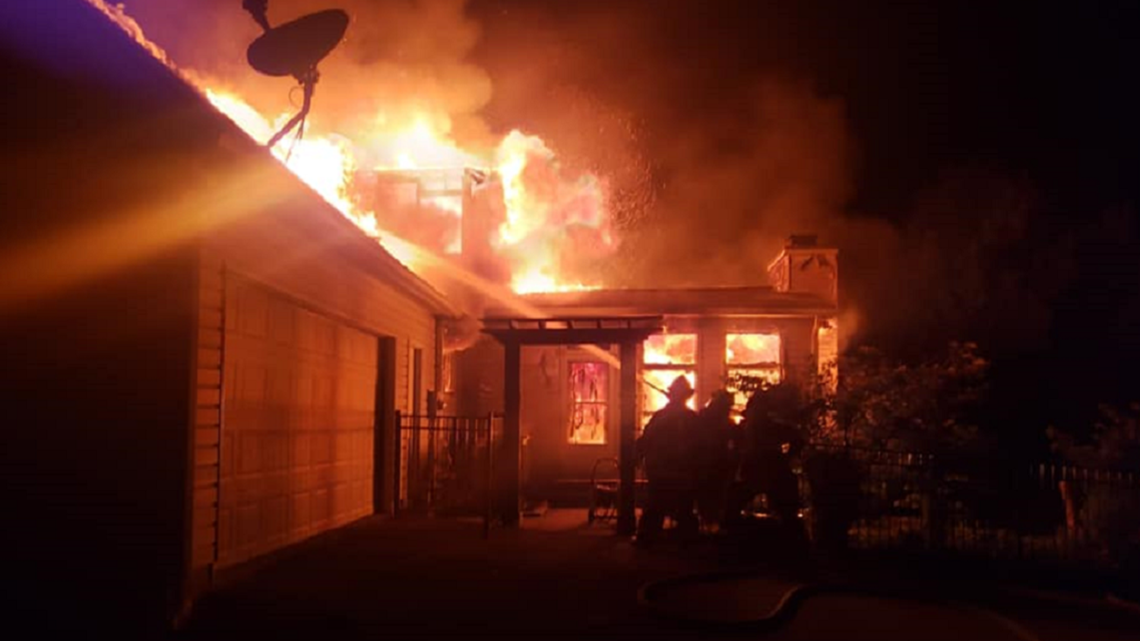 Everybody escapes overnight house fire in Whitestown - Vimarsana News