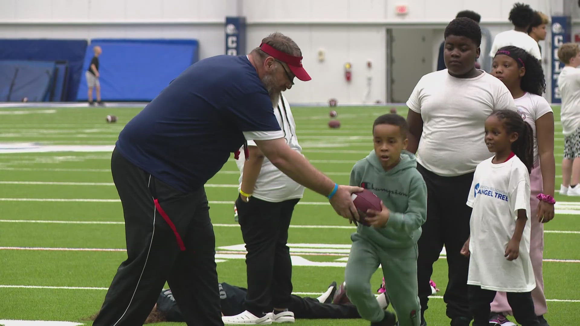 Democratic presidential prospects flock to New York to court activists ...