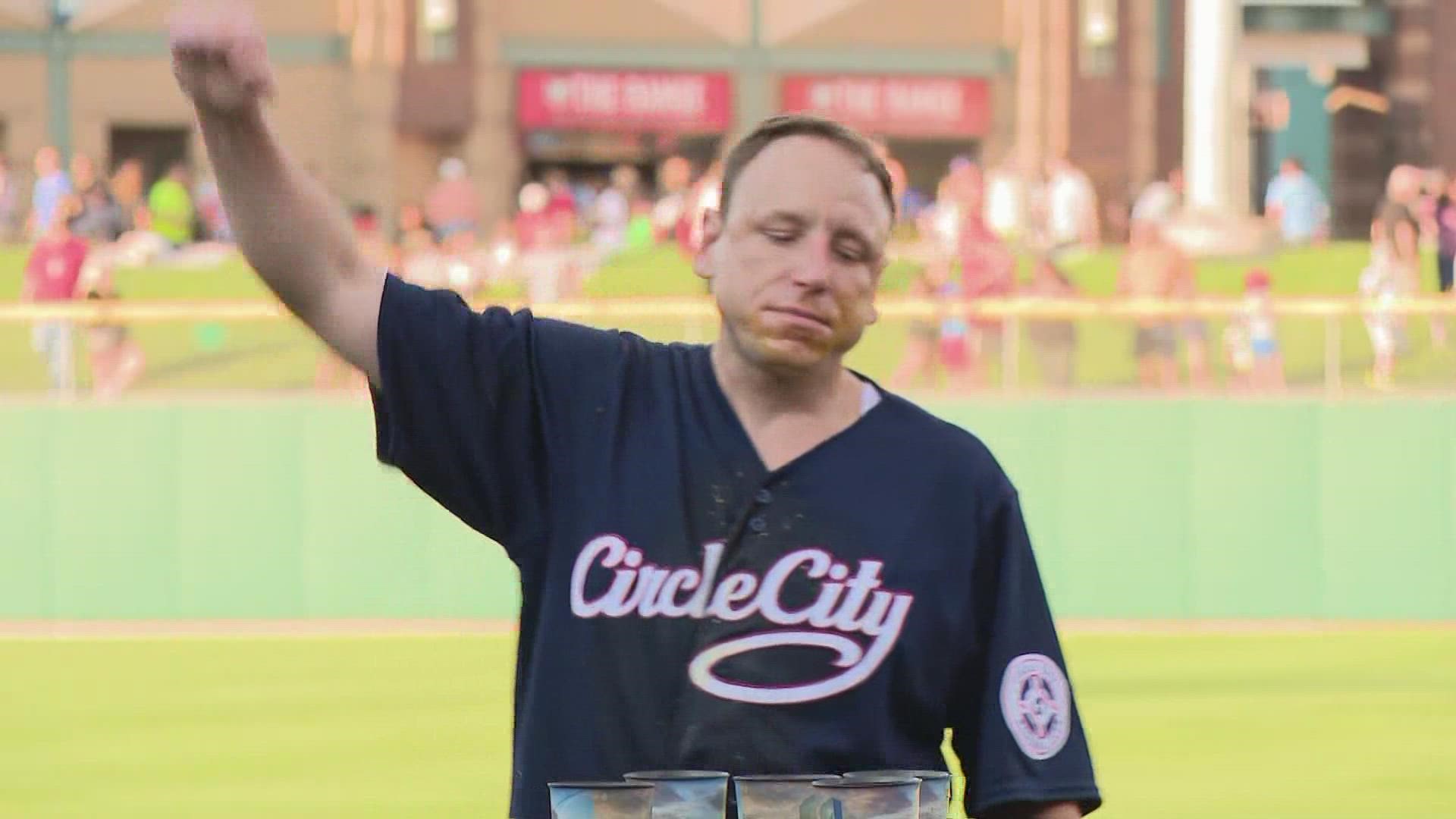 Joey Chestnut sets world record for popcorn eating