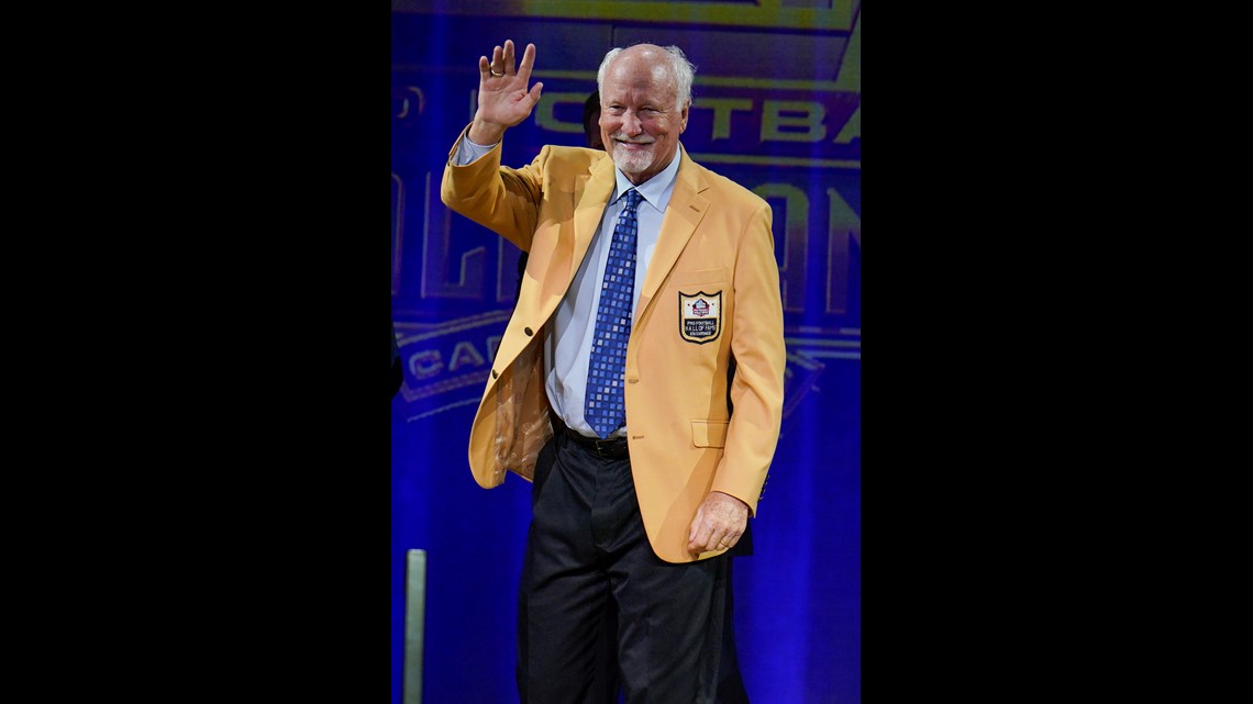 Drew Pearson, a member of the Pro Football Hall of Fame Class of 2021,  receives his gold jacket during the gold jacket dinner in Canton, Ohio,  Friday, Aug. 6, 2021 (AP Photo/Gene