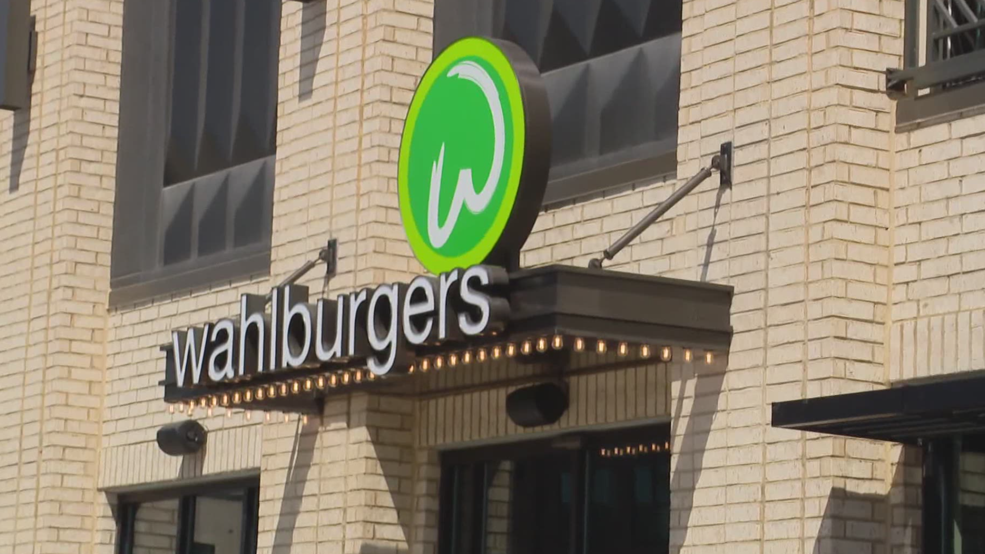 The burger chain's first Indiana outlet opened Monday at Rangeline Road & Carmel Drive.