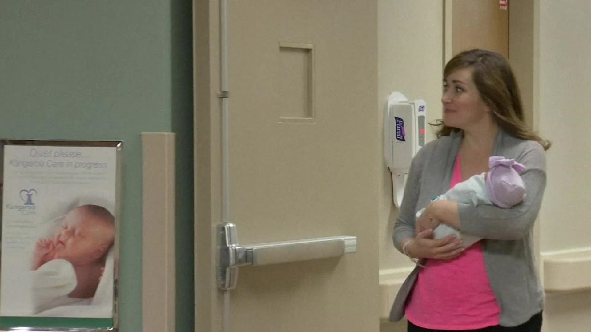 Doctor delivers baby, births her own