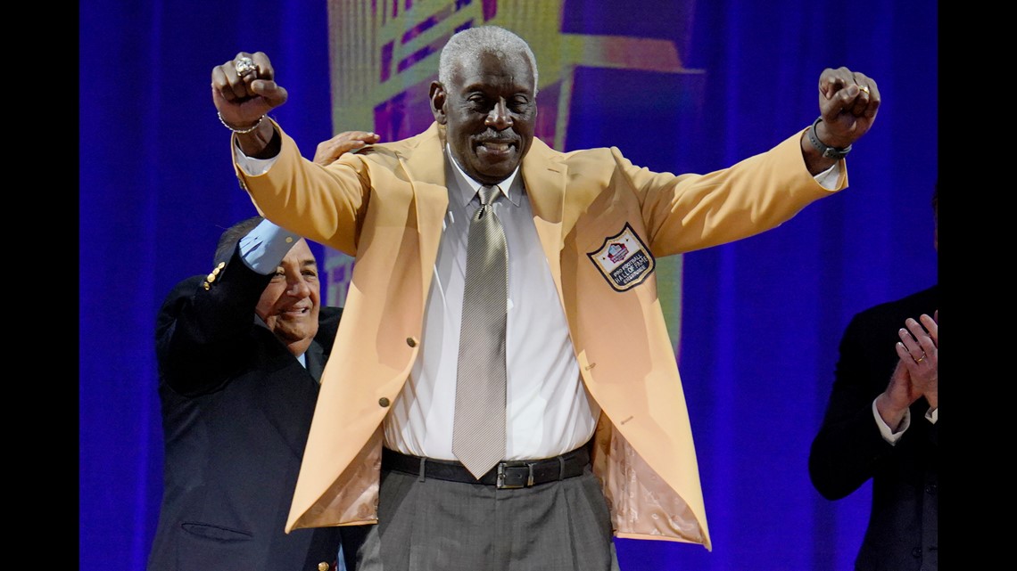 Started with the gold teeth, ended with a gold jacket.”: Former Colts RB Edgerrin  James did it his way all the way to the Hall of Fame