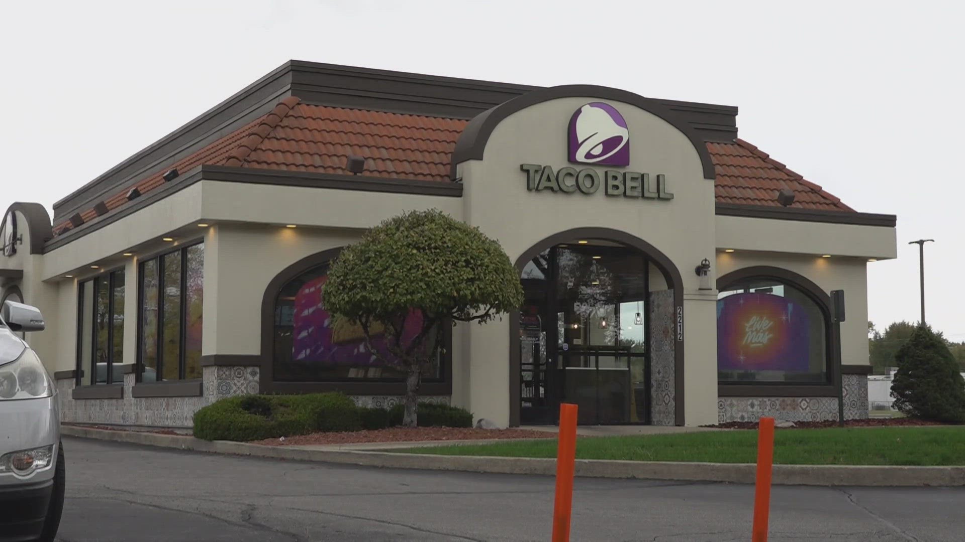 The picture of the Taco Bell manager is going viral and the health department is investigating.