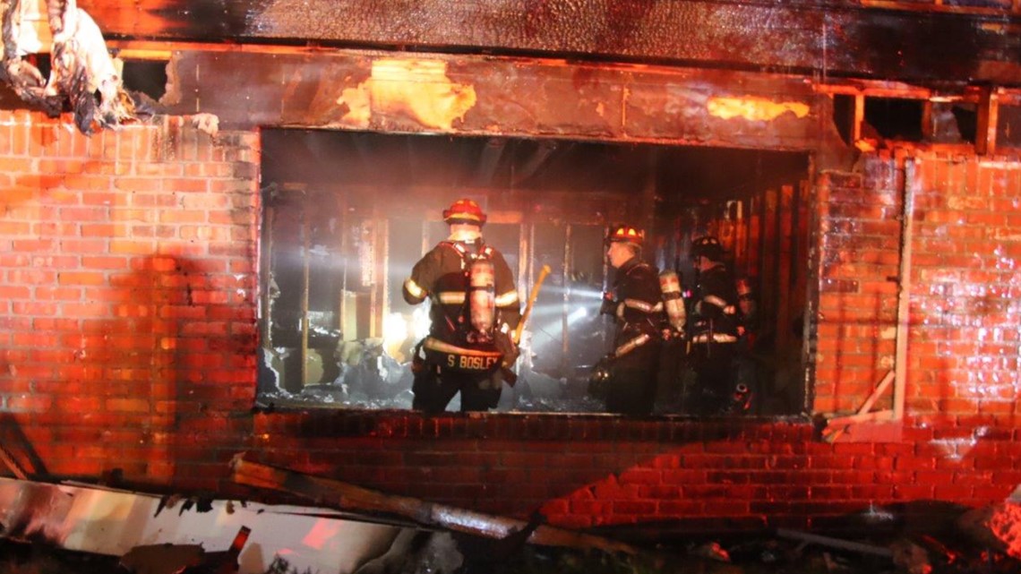 Apartment fire displaces 25 people on Indy's east side